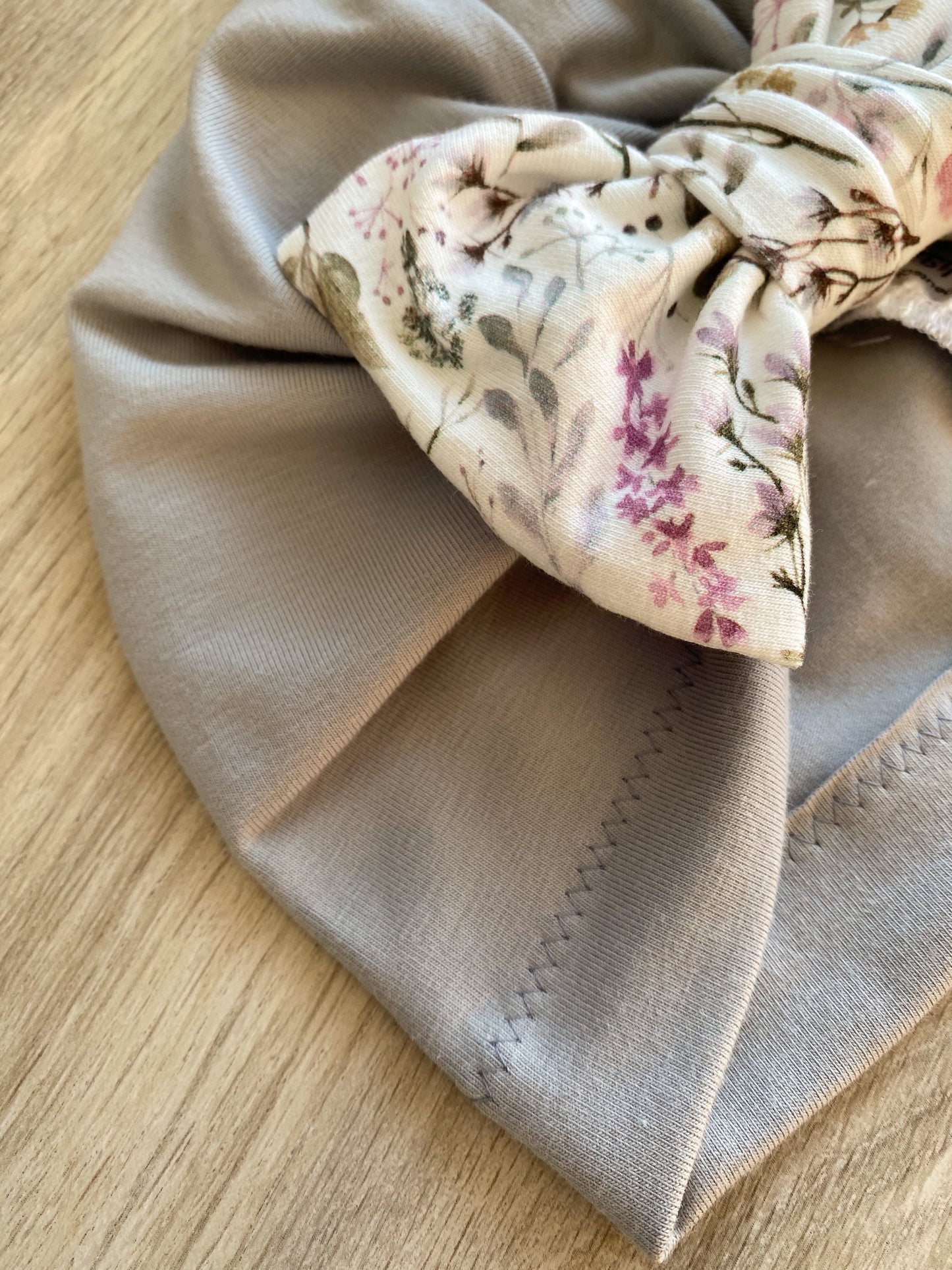 Turban Turbanmütze mit Schleife floral grau