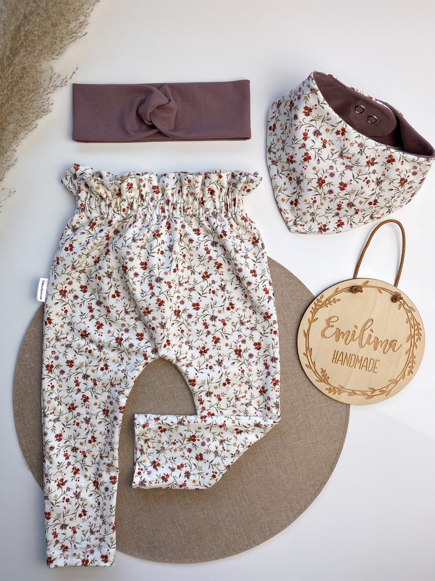 Set Paperbag Baby Halstuch Haarband Streublümchen Weiss dusty Rose