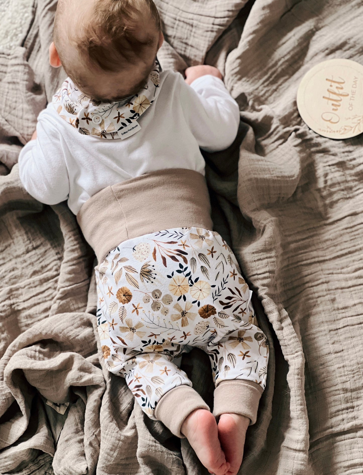 Pumphose Baggypants Baby Kleinkind Mädchen Sandblumen Weiß