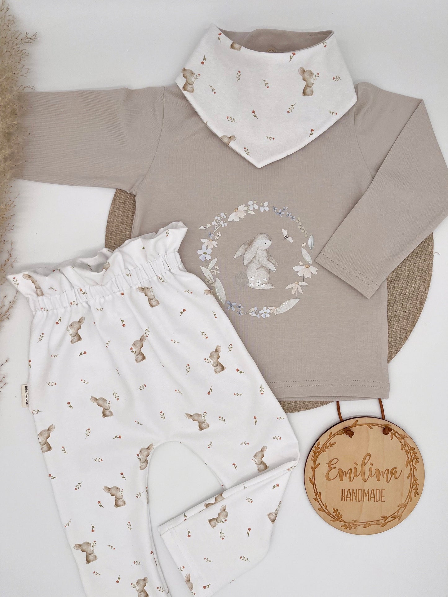 Set Baby Paperbagpants Halstuch Langarmshirt Sand beige Hase Bügelbild Ostern Frühling