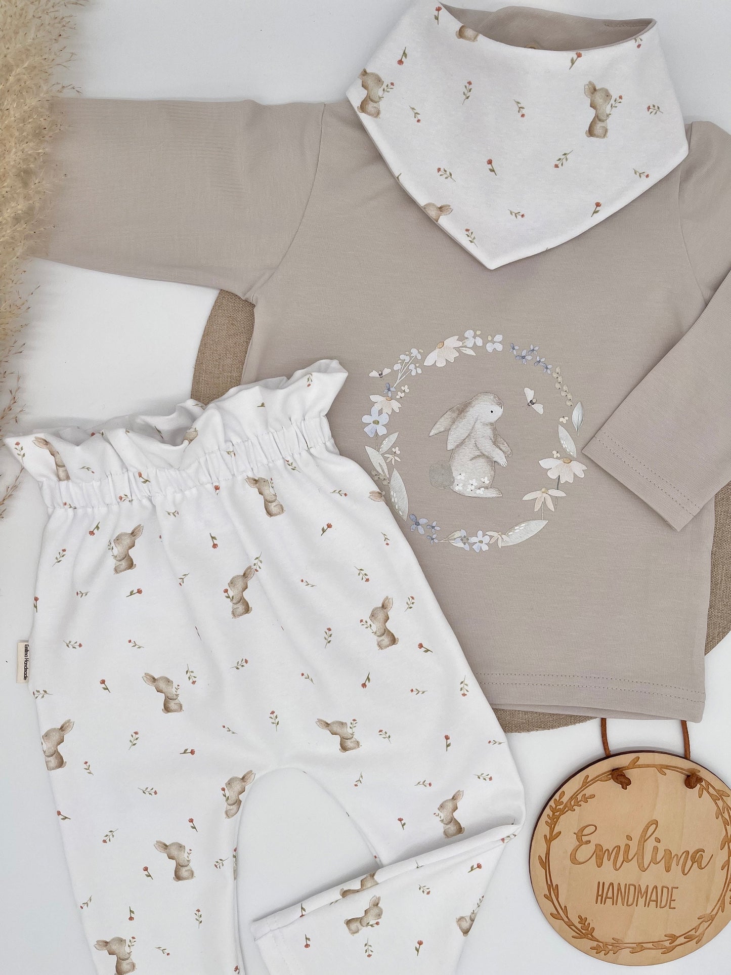 Set Baby Paperbagpants Halstuch Langarmshirt Sand beige Hase Bügelbild Ostern Frühling