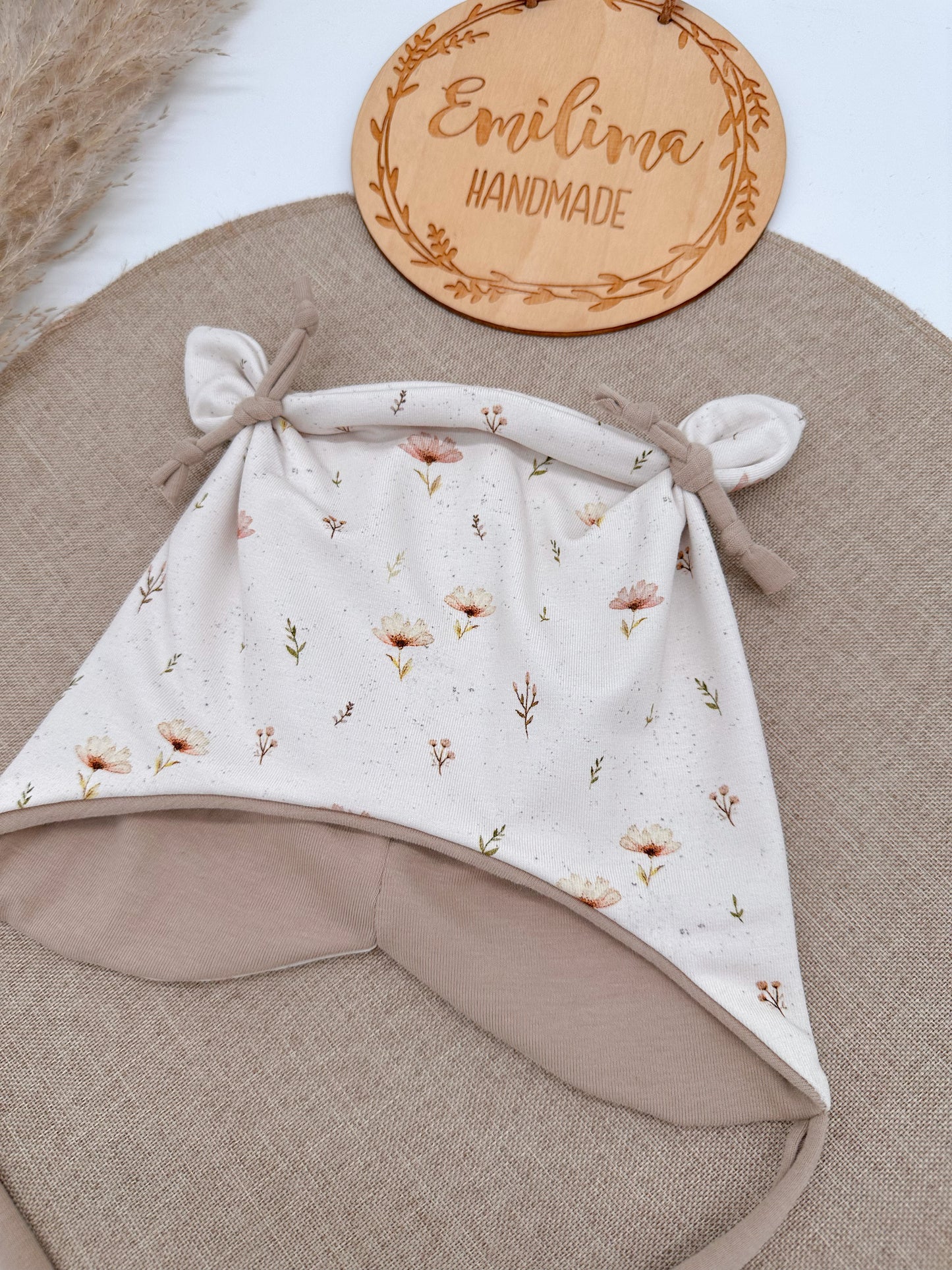 Mütze Öhrchenmütze Blumen Boho Flowers Baby Übergangsmütze