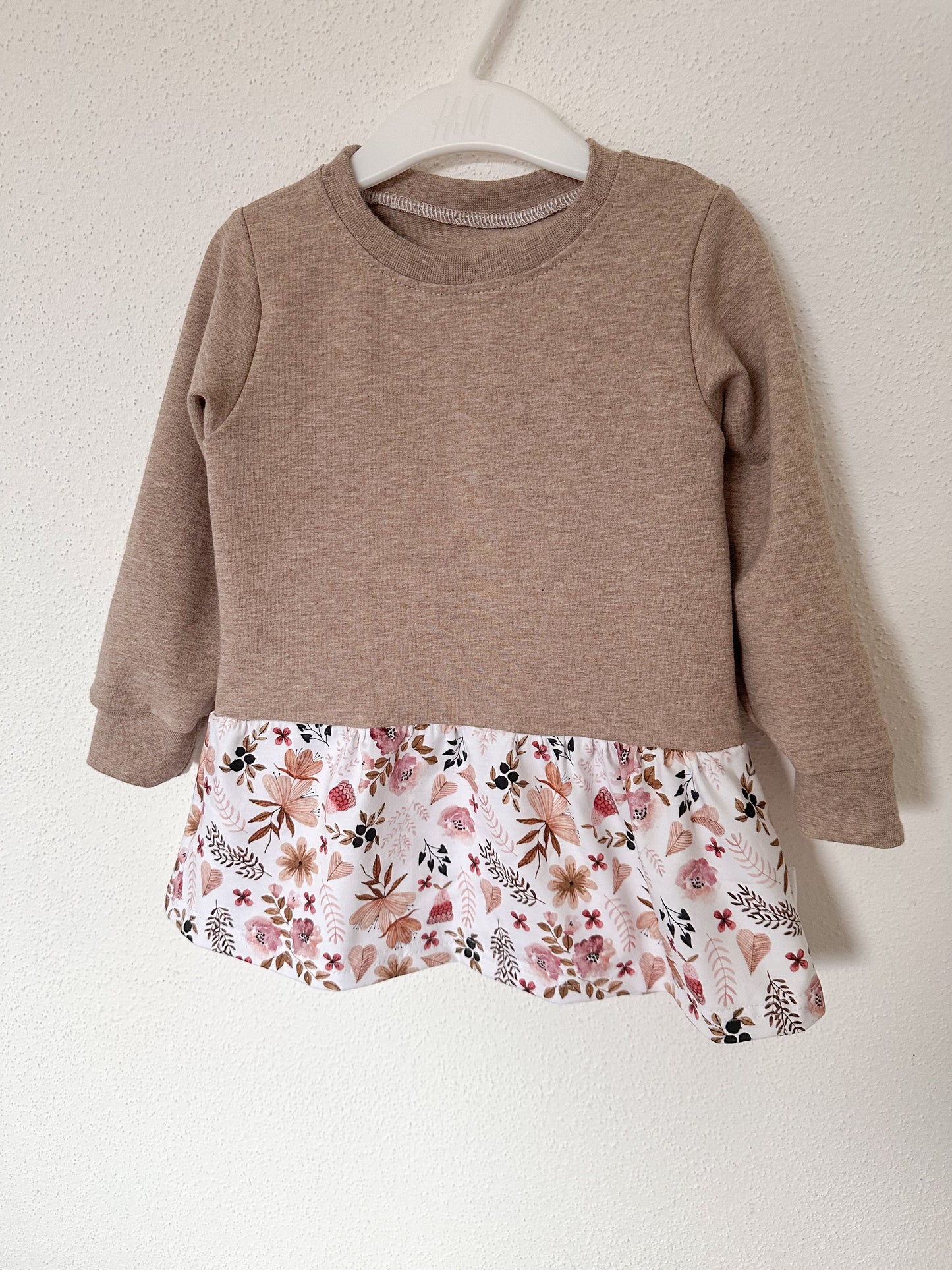 Sweater Volantsweater mit Blumenmotiv/ Uni