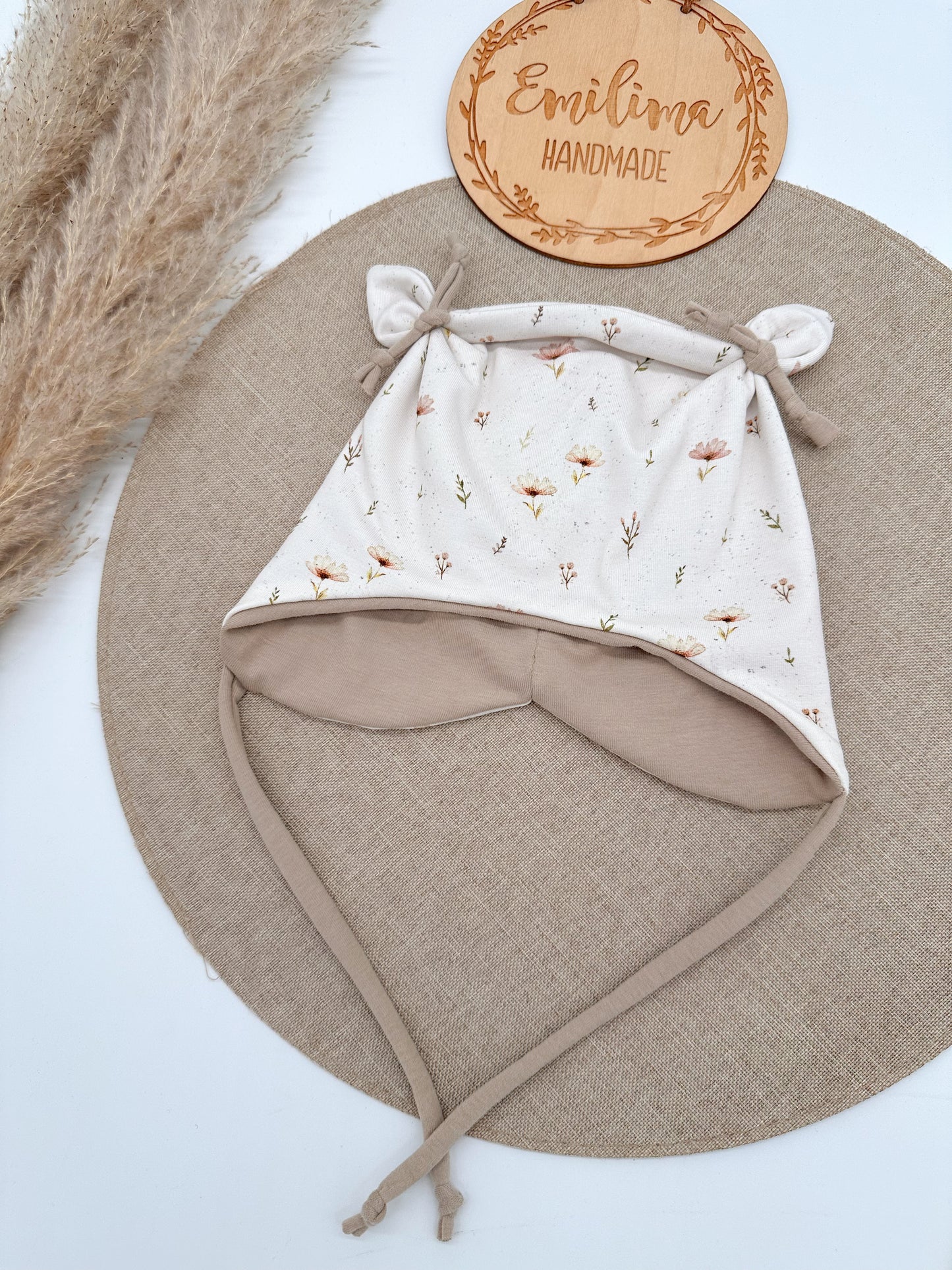 Mütze Öhrchenmütze Blumen Boho Flowers Baby Übergangsmütze