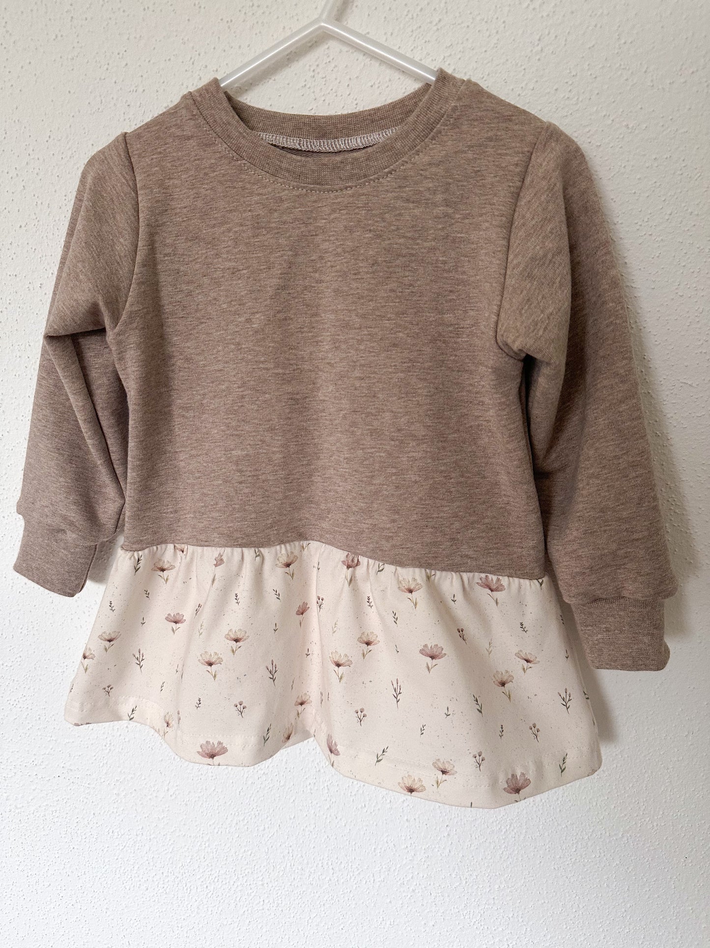 Sweater Volantsweater mit Blumenmotiv/ Uni