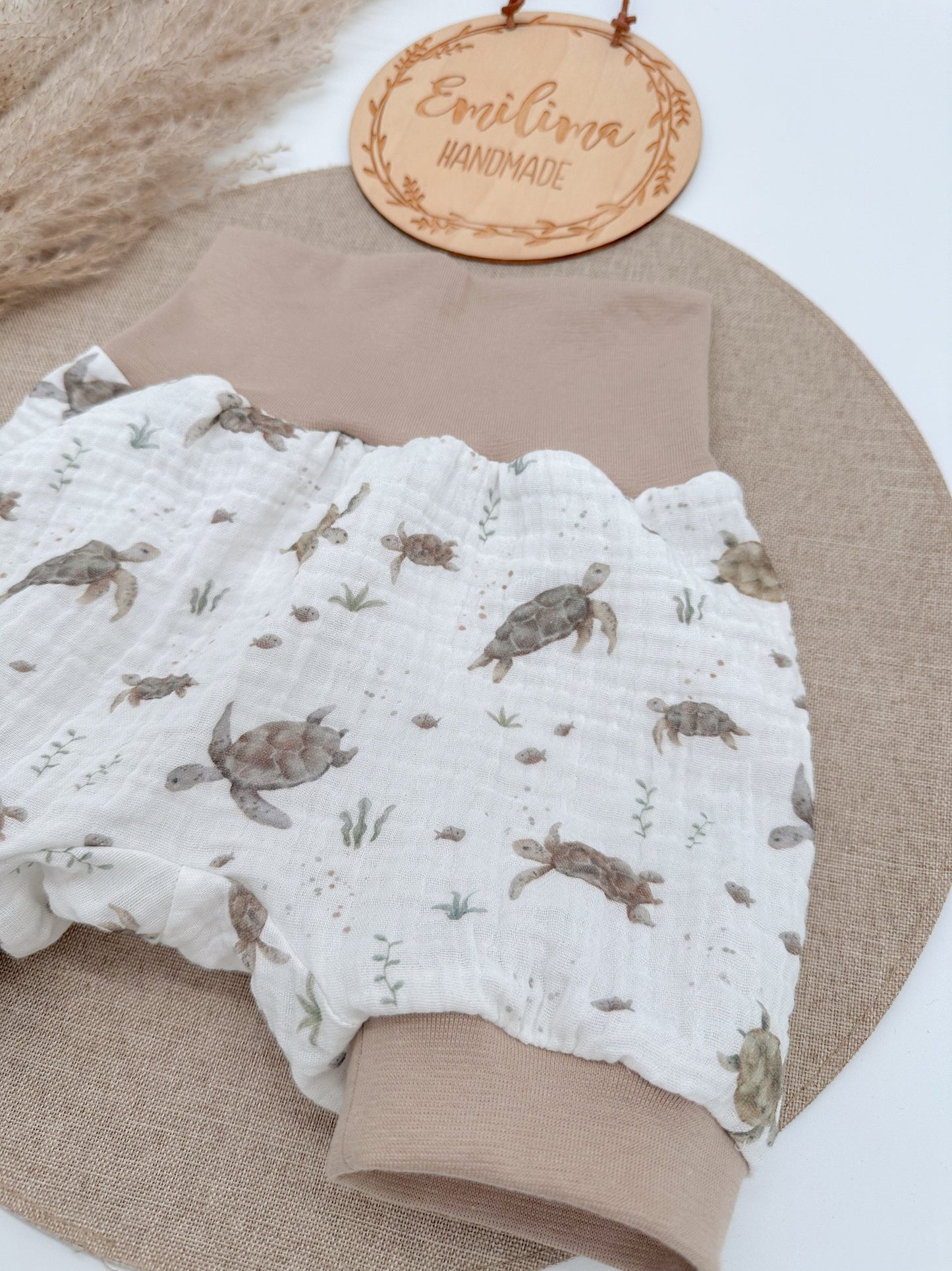 Kurze Pumphose Musselin Motive beige