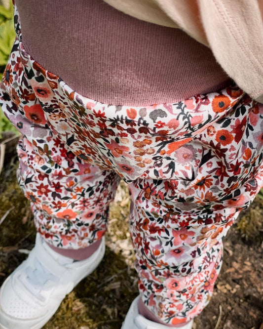 Baggypants Aquarell Blumen rot / altrosa dunkel