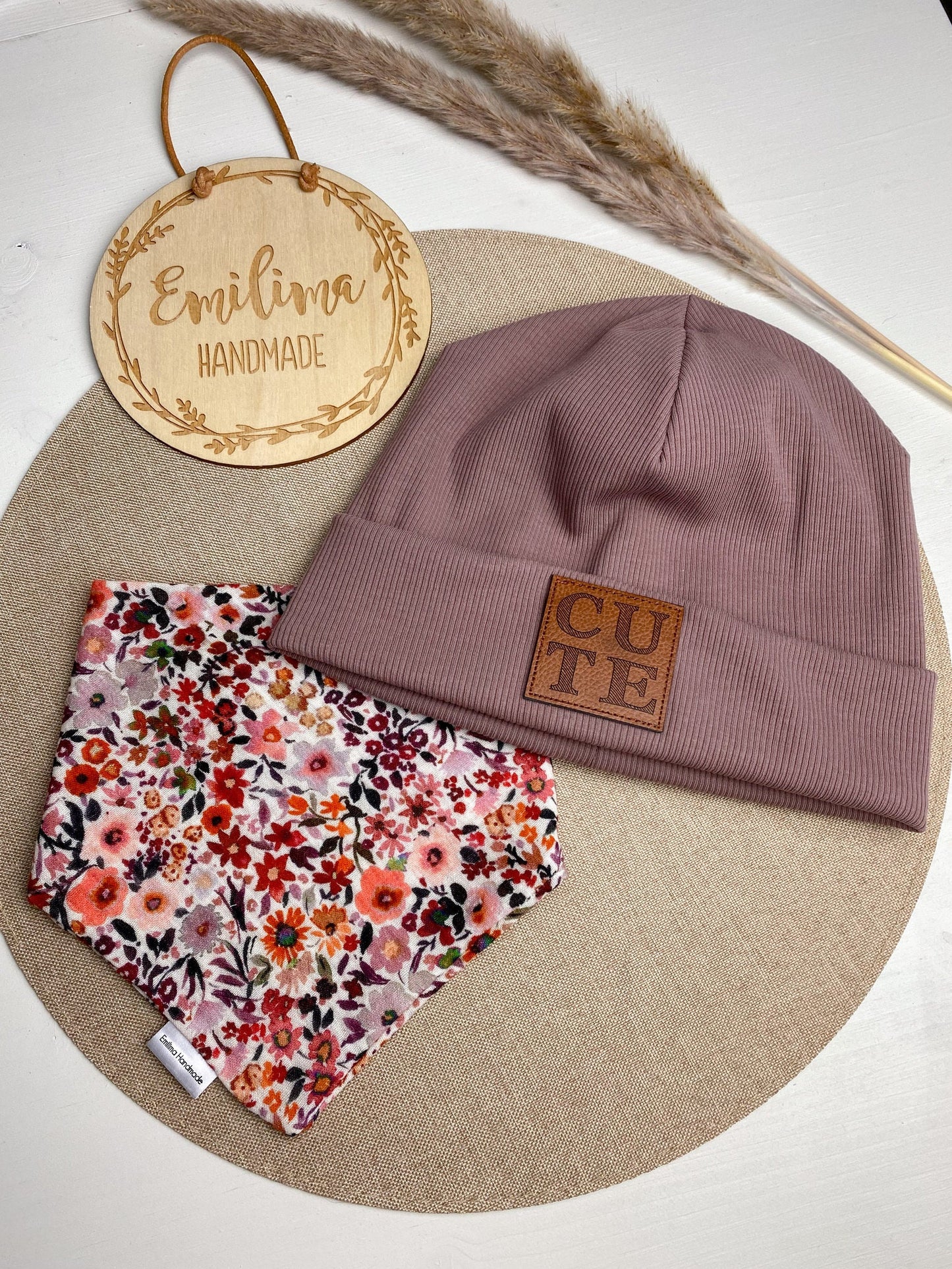 Hipster Beanie mauve mit Patch /Rippenjersey