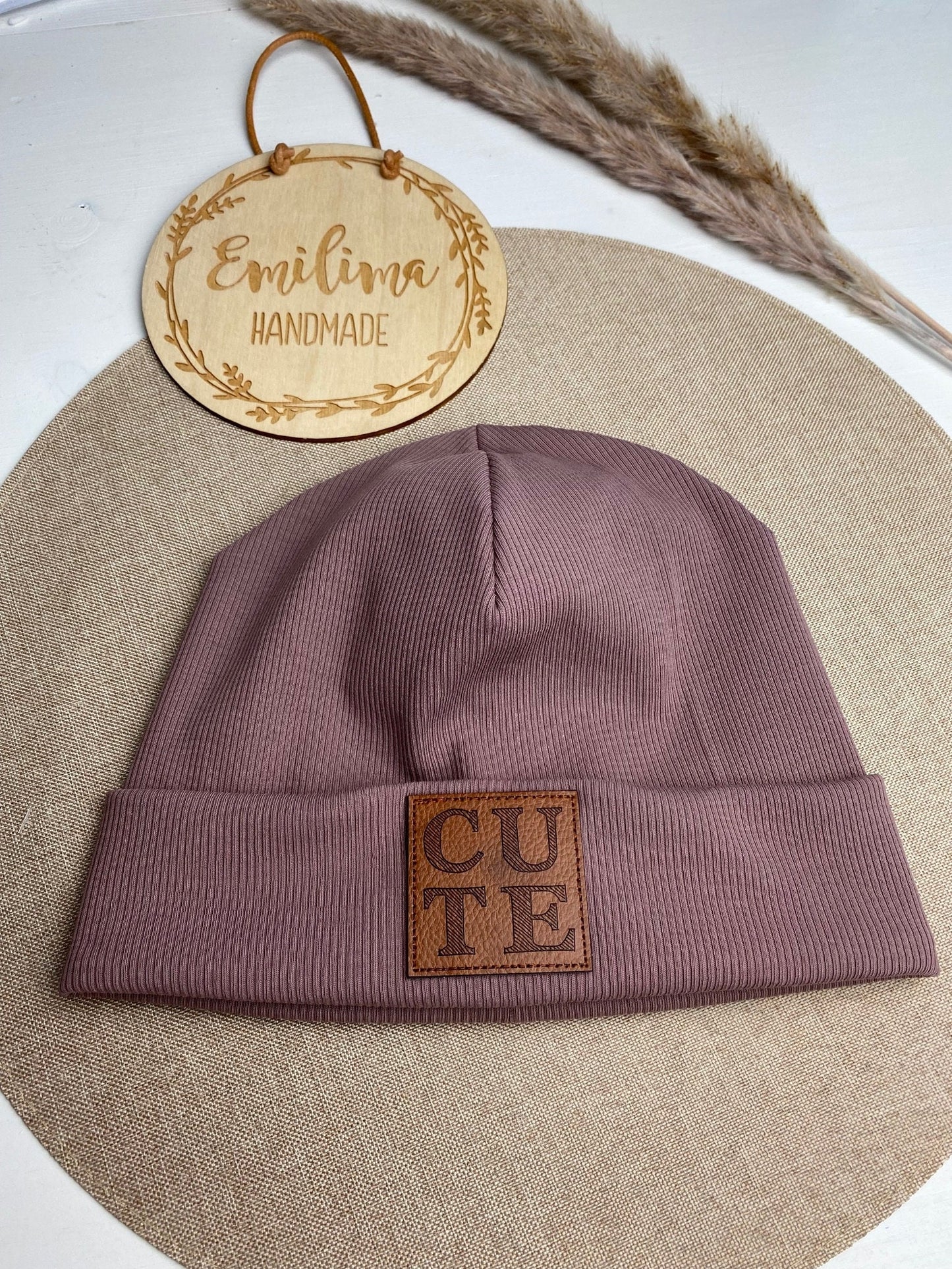 Hipster Beanie mauve mit Patch /Rippenjersey